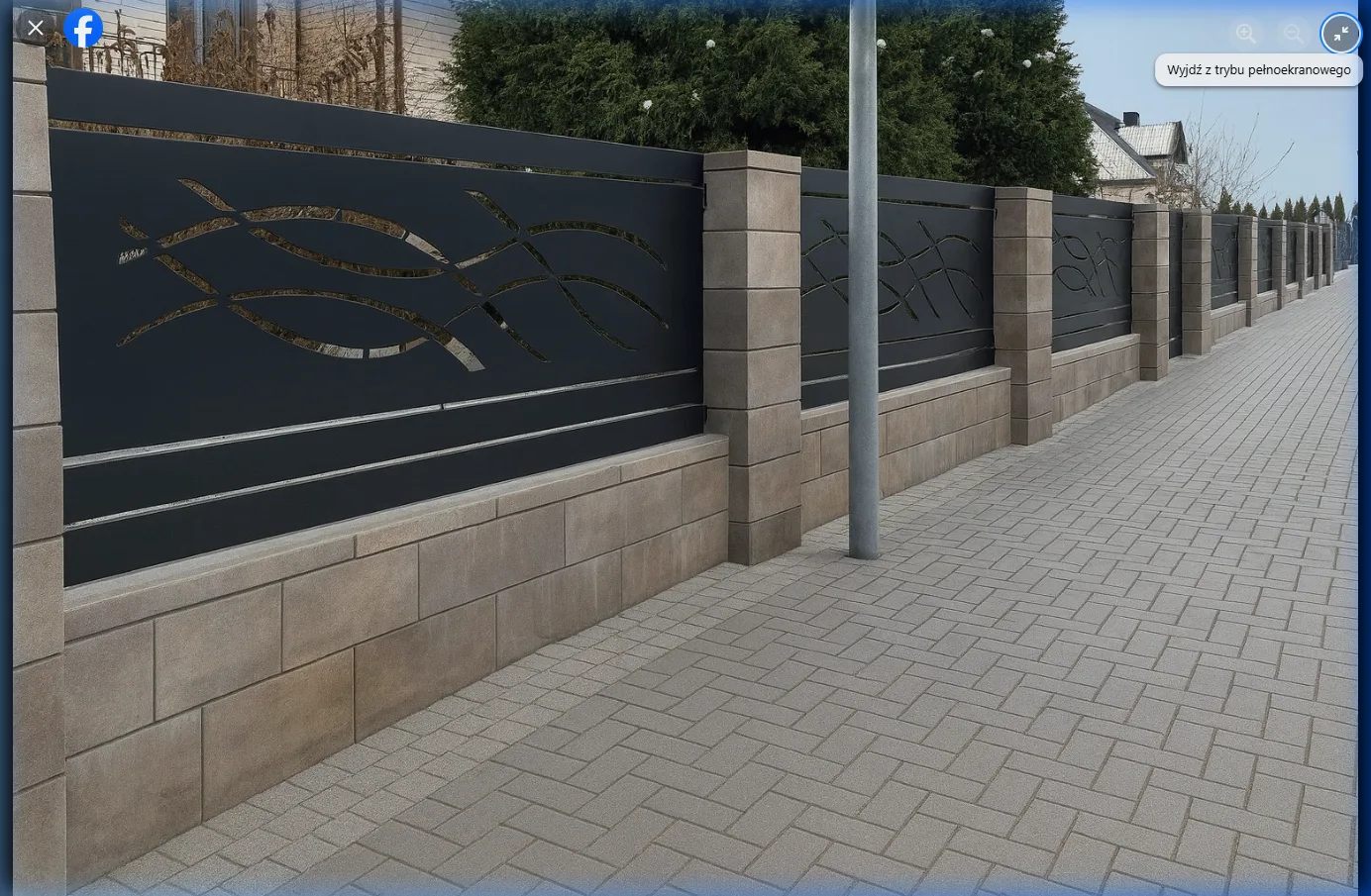 Ogrodzenie poziome ze wzorem laserowym — długi odcinek przy chodniku